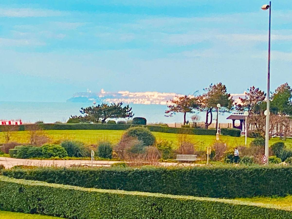 Ferienwohnung Magnifique Appart Standing Face Mer Centre A Pied Deauville Exterior foto